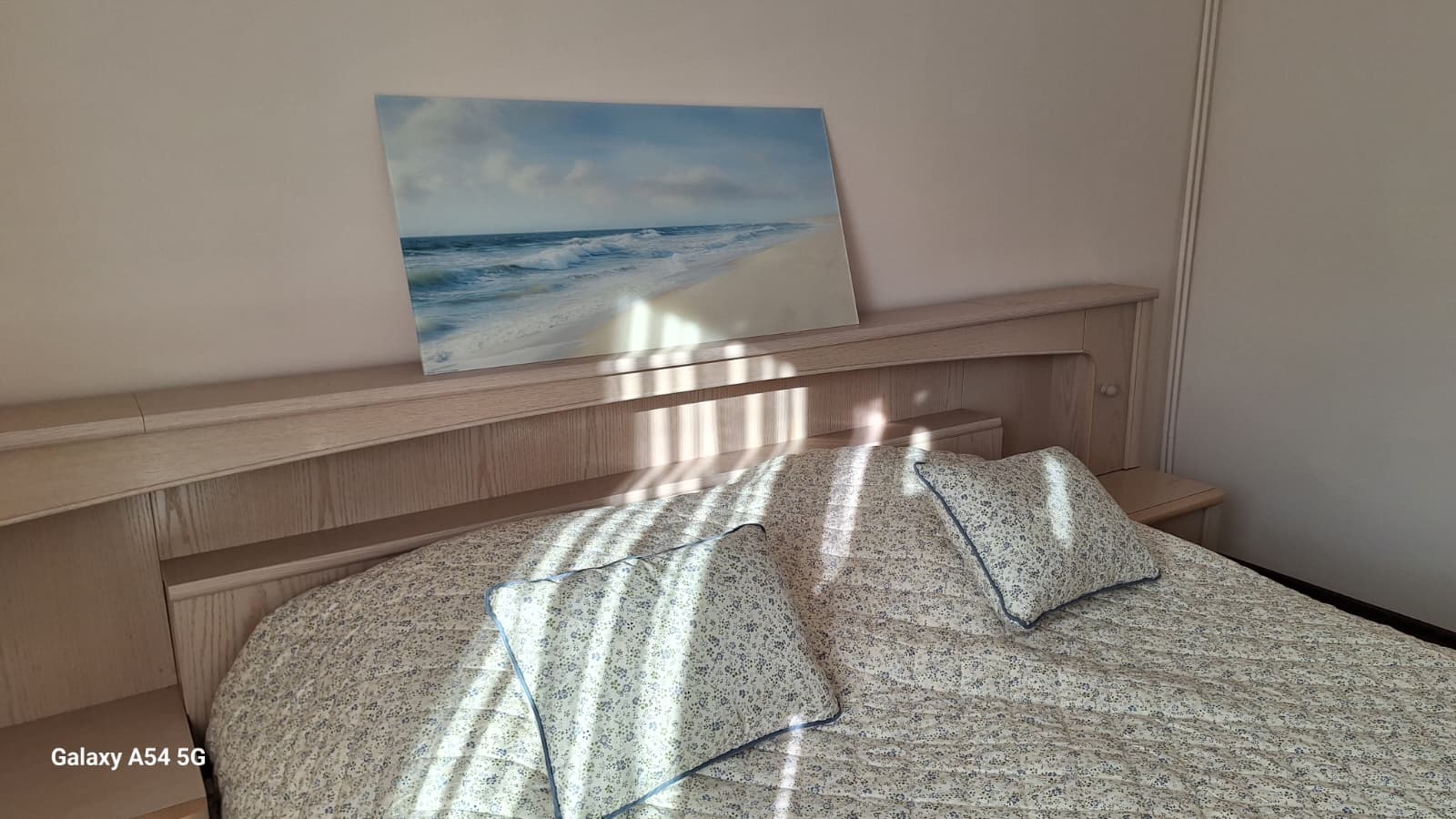 Zweites Schlafzimmer mit gemütlicher Atmosphäre